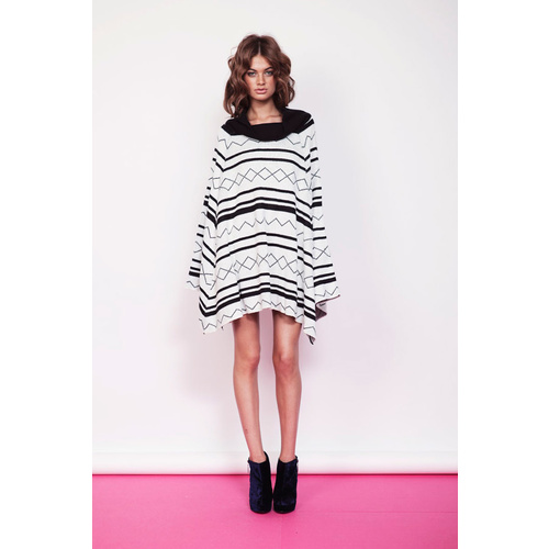 FINDERS KEEPERS - Another Ticket Poncho (FD120402K - Black/White size 8)